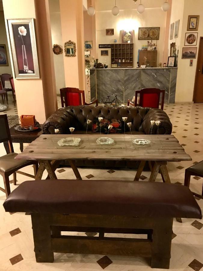 מגלופוליס Leto Hotel מראה חיצוני תמונה